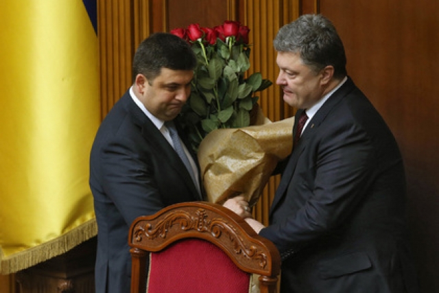 Подобные ситуации в итоге оказались настолько комичными и неуместными, что украинский президент решил от традиции отказаться.