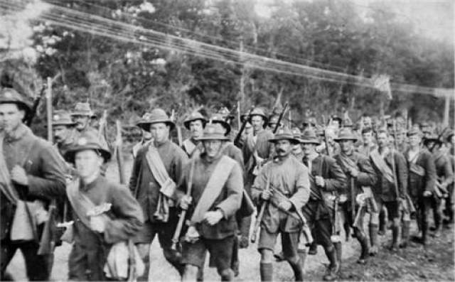 Исчезновение батальона Норфолкского полка  Целый батальон Норфолкского полка исчез 12 августа 1915 года во время Дарданелльской операции. Причем произошло это необъяснимое явление на глазах у очевидцев - солдат новозеландского подразделения, которые находились на передовой в районе "высоты 60", когда норфолкцы готовились к атаке турецких позиций. 