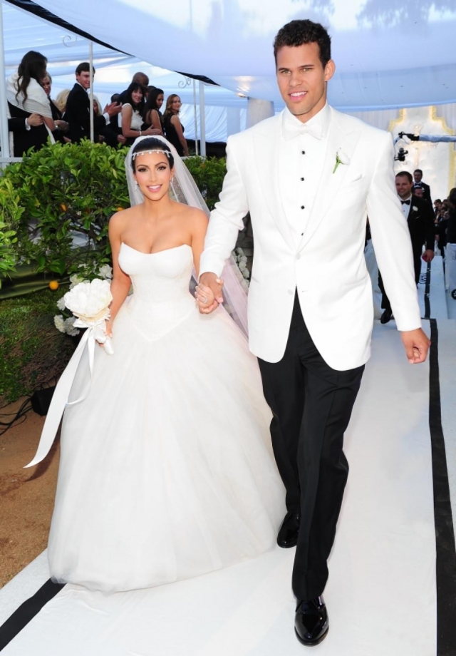 Затем Ким и ее второй муж, игрок NBA Крис Хамфри, заработали около 15 миллионов долларов на телевизионной трансляции собственной свадьбы.