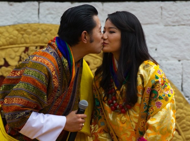 Ее супруг, 36-летний король Бутана Джигме Кхесар также является самым молодым действующим монархом планеты.