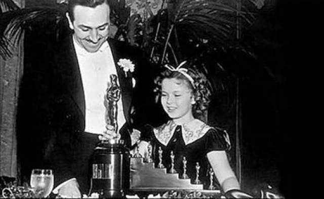 Уолт Дисней долго смеялся, когда в 1937-м за "Белоснежку и семь гномов" ему дали одного обычного "Оскара" и еще семь маленьких