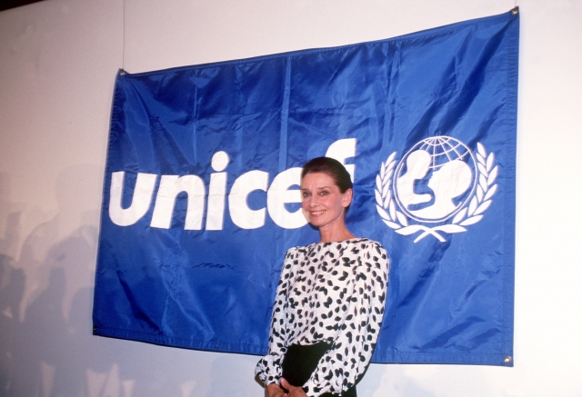 В 1992 президент США наградил ее президентской медалью свободы в знак признания ее работы в рамках ЮНИСЕФ.