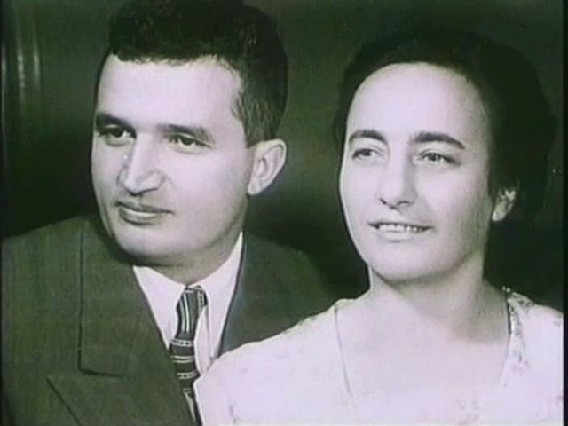 В 1939 году Елена, будучи молодой коммунисткой-подпольщицей, познакомилась с будущим мужем, после выхода того из тюрьмы Дофтана. Чаушеску был мгновенно очарован ей.