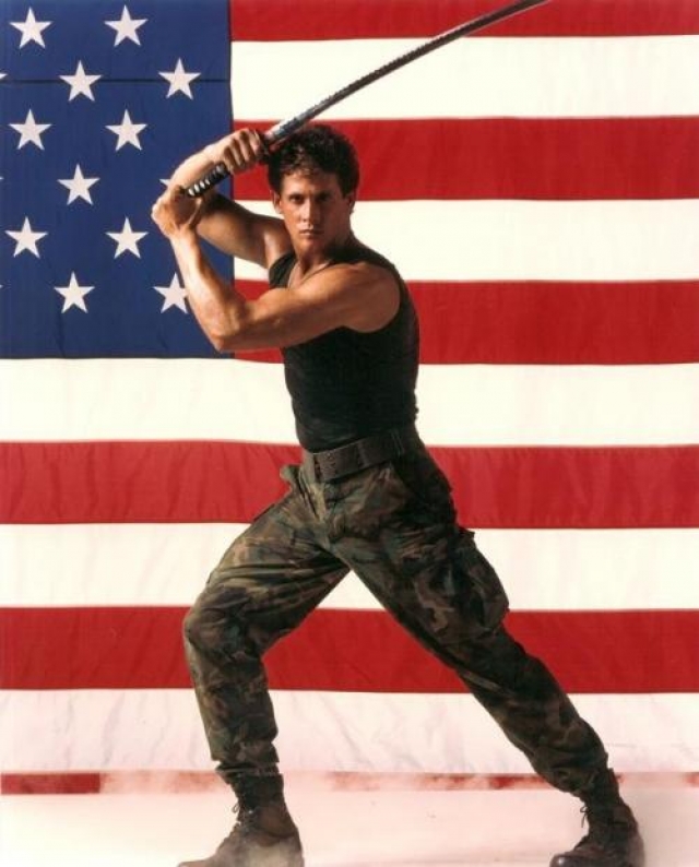 Майкл Дудикофф. Светловолосый парень-модель с русскими корнями стал своеобразным американским ответом на фильмы с азиатскими ниндзя. Первый "Американский ниндзя" вышел в 1985 году. Дудикоффа эксплуатировали в этой роли вплоть до 1997 года.
