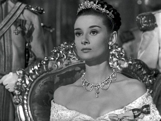 В фильме "Римские каникулы" ее партнером стал. Грегори Пек За эту роль Хепберн позже получит "Оскар".