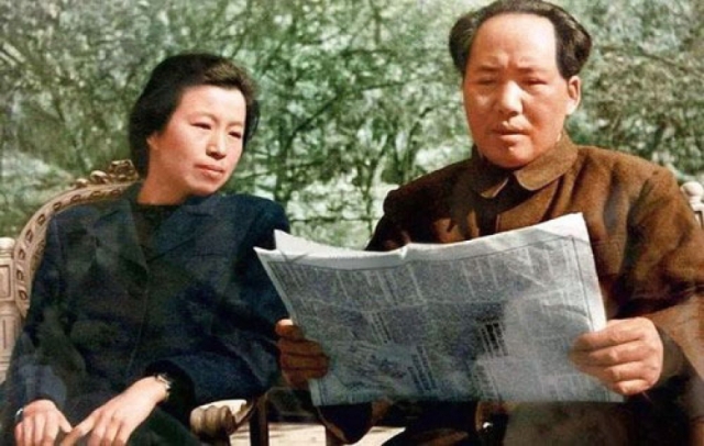 Как и предыдущие жены, новая супруга Мао не нашла счастья в браке. Цзян Цин связала себя узами брака с китайским лидером в ноябре 1938 года в возрасте 24 лет. Супруги часто ссорились, что указывает на довольно сложные семейные отношения.