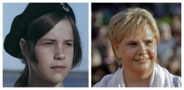 Татьяна Догилева в четырнадцать лет была принята в студию юного актера при Центральном телевидении, а в кино дебютировала в этом же возрасте в фильме "Отдать швартовый!"