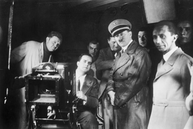 Каждый вечер перед сном Адольф смотрел фильм в своем кинотеатре, причем обычно выбирал запрещенные для немцев иностранные картины. Особой любовью пользовались комедии.