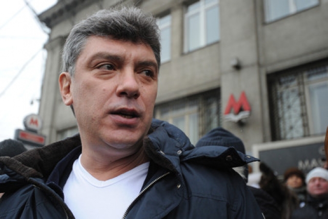 Борис Немцов : "Компромиссный вариант: снижение повышения".
