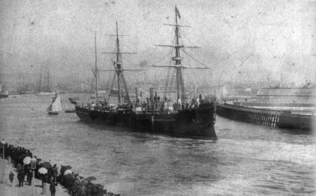 Пропавший "Унэби" Исчезновение судов в океане - довольно распространенное явление, особенно в районе Бермудского треугольника. Однако бронепалубный крейсер "Унэби" стоит особняком в этом списке. Судно пропало во время перехода из Сингапура в Южно-Китайском море в декабре 1886 года, и это единственный случай бесследного исчезновения в истории Японского флота. 