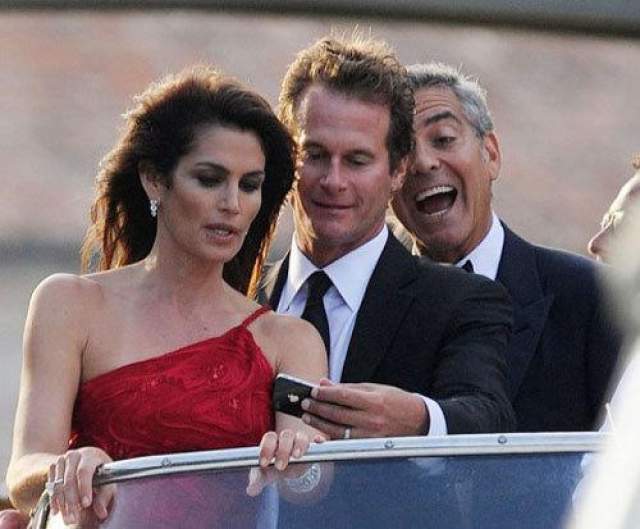 Все же Джордж Клуни мастер бомбить фотографии. 