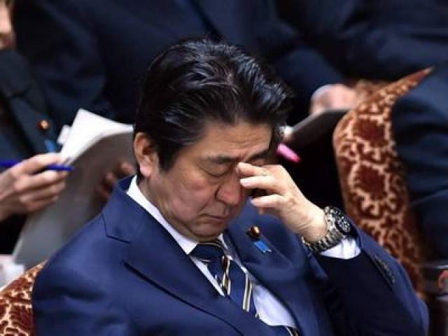 И снова премьер-министр Шинзо Абе, и опять заседание бюджетного комитета, только на этот раз 2015 год (2 февраля). Видимо, обсуждение бюджета Японии можно прописывать как снотворное. 