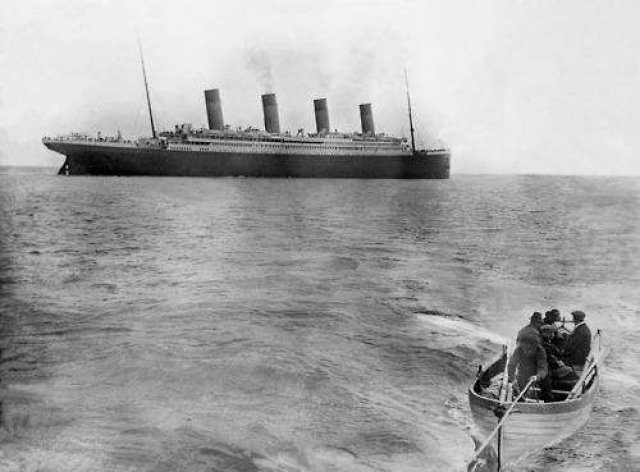 Последняя известная фотография "Титаника" — корабля, погибшего в 1912 году после столкновения с айсбергом в Атлантическом океане.