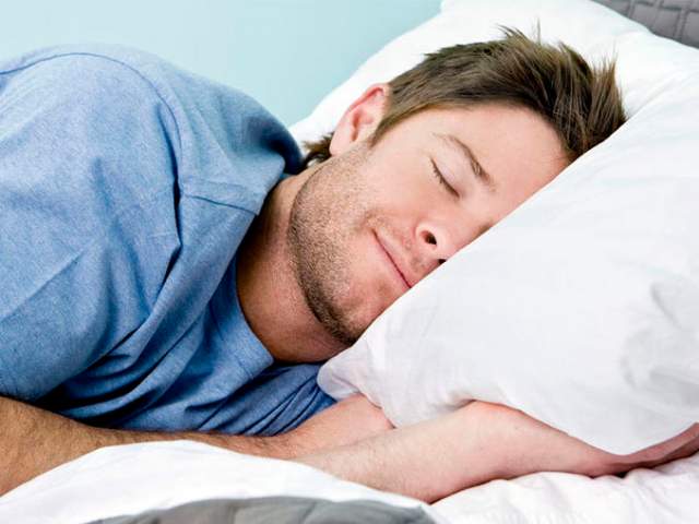 Ген DEC2 позволяет его обладателю иметь сниженную потребность во сне. Это значит, что человеку потребуется для восстановления сил поспать не 8 часов, а в два раза меньше.