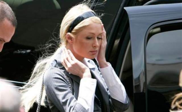 В 2010 году Пэрис Хилтон запретили появляться в любом отеле или казино, принадлежащем компании Wynn в Лас-Вегасе, после того как ее вместе с другом задержали за курение марихуаны в машине. 