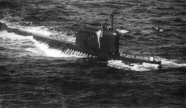За сутки 6 облученный моряков погибли, а в последующие несколько недель погибли еще двое мужчин. Авария К-19 стала первой в истории катастрофой атомной подводной лодки. 