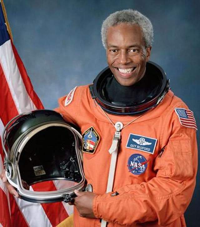 Первый афроамериканец в космосе - Гайон Блуфорд, 30 августа 1983 года. 