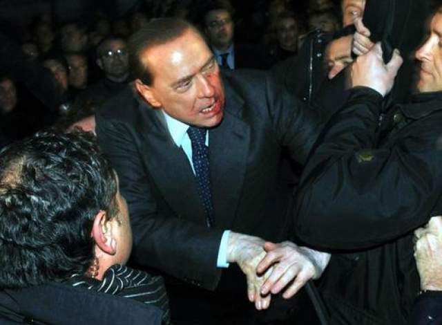13 декабря 2009 года 42-летний Массимо Тарталья запустил в премьер-министра тяжелый сувениром – уменьшенной копией Миланского собора. 