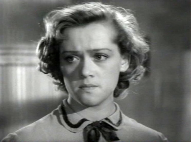 Алиса Фрейндлих. Актриса дебютировала в фильме "Город зажигает огни" в 1958 году.
