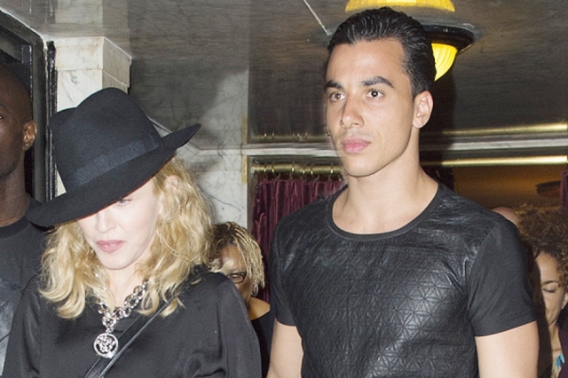 В 2014 Мадонна также встречалась с 26-летним актером и танцором Тимором Стеффенсом, отношения с которым также не продлились долго.