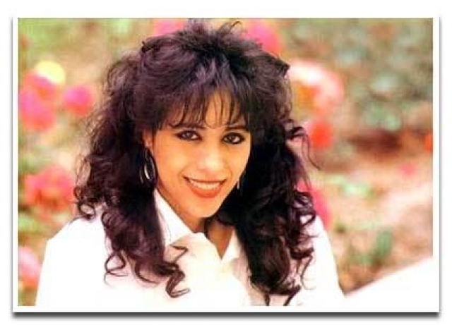 Офра Хаза Знаменитая израильская певица Офра Хаза, как сообщает Википедия, официально умерла от пневмонии, вызванной гриппом, 23 февраля 2000 года.