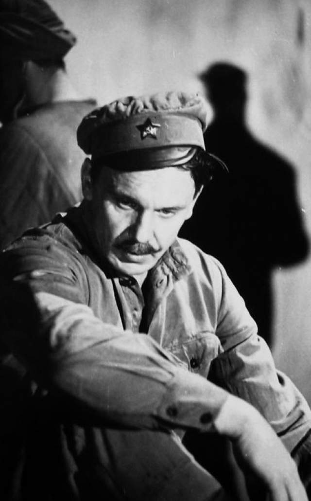 "Белое солнце пустыни" - 1970  Георгий Юматов был утвержден на роль Сухова сразу, но подвела дружба с алкоголем. 