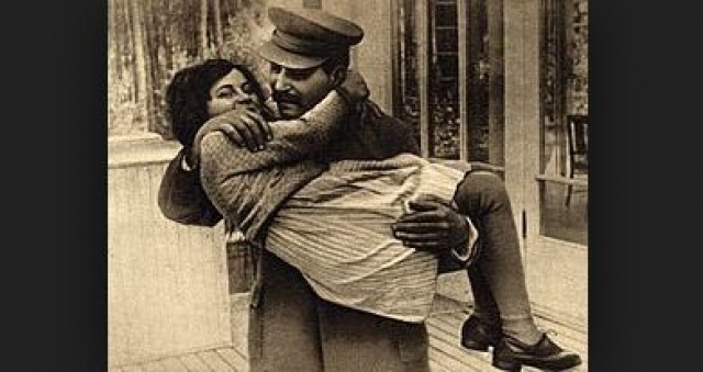 Светлана Аллилуева. Единственная дочь Сталина родилась 28 февраля 1926 года. После самоубийства матери большее влияние на девочку оказала ее няня Александра Андреев¬на.