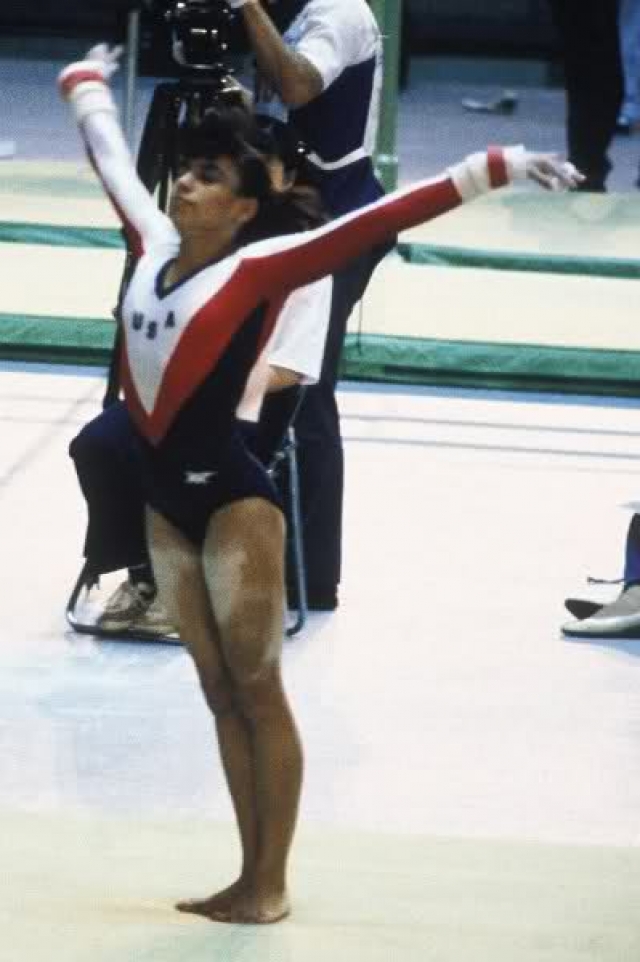 Джулисса Гомес. Американская гимнастка получила страшную травму во время опорного прыжка в 1988 году: на соревнованиях в Японии она поскользнулась на трамплине и врезалась головой в опорного коня.