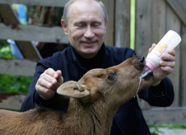 Владимир Путин : "Если чиновника схватили за одно место, а он все равно не чешется, - надо схватить его за два места. За все места! И тогда он начнет чесаться".