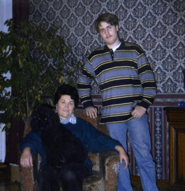 Кроме этого, у Марии есть сын Глеб, которому сейчас, судя по всему, больше 30 лет (на фото он с Нонной Собчак).
