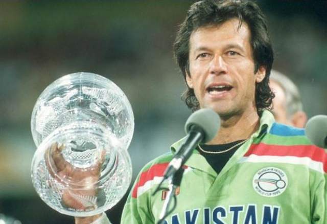 Легенда пакистанского крикета (на Индостане этот вид спорта – почти религия), сердце национальной команды, взявшей Кубок мира-1992 (в финале пала Англия). 