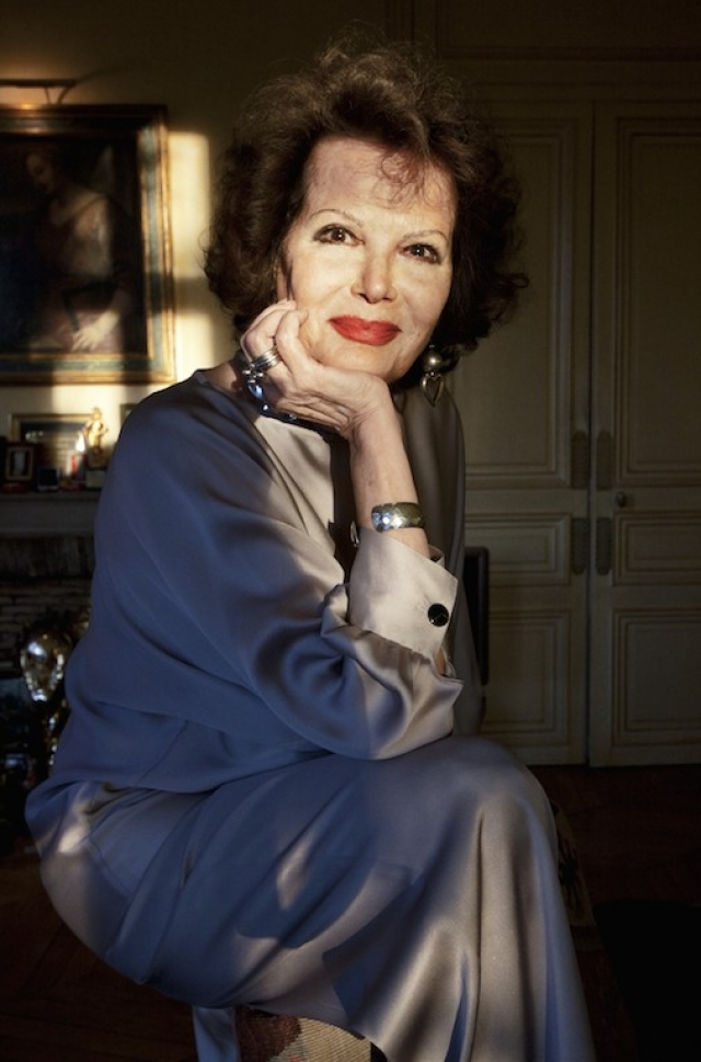 За вклад в киноискусство в 1988 актриса получила итальянскую национальную премию "Давид", в 1995 ей был вручен французский орден.