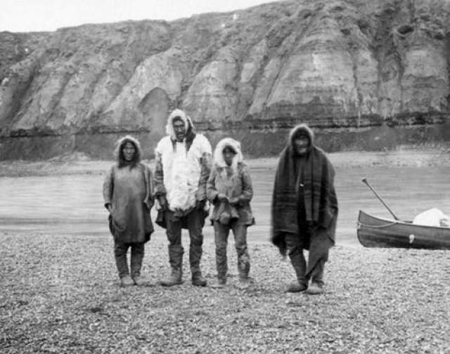 Исчезновение деревни инуитов, 1930 год - Северный Розуэлл Когда пропадает человек - это одно, но когда исчезает целая деревня с населением в 2000 человек - это уже совсем другой случай. В ноябре 1930 года, охотник Джо Лабель, направлялся к эскимосской деревушке, возле озера Анжикуни, на севере Канады. Лабель уже не раз бывал в этой деревне, она была известна рыбным промыслом, и в ней обитало около 2 000 жителей. 
