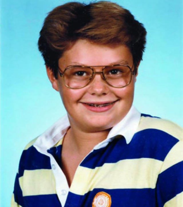 Райан Сикрест. Красивый и успешный мачо в юные годы был неуклюжим полным мальчиком в очках.