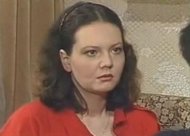 Умерла актриса от рака 23 ноября 1993 года. Похоронена на Введенском кладбище.