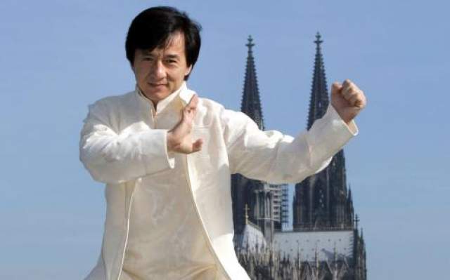 Джекки Чан  Мегапопулярный китайский актер снялся в рекламе "Лаборатории Касперского". Правда, рекламный ролик транслировался в основном в Китае, а не в России. 